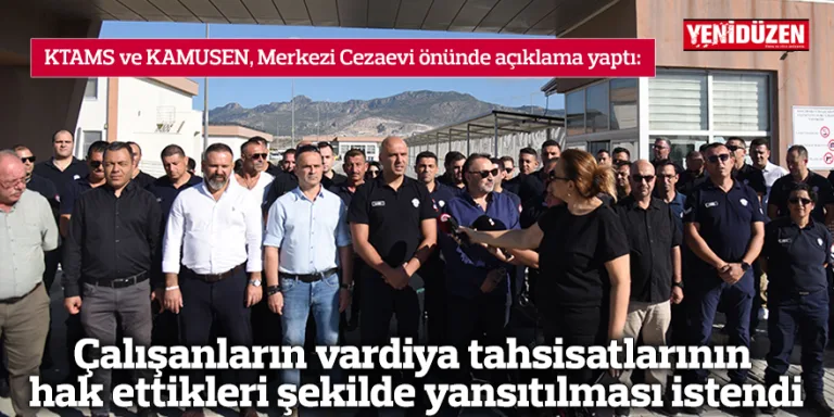 KTAMS ve KAMUSEN temsilcileri Merkezi Cezaevi önünde açıklama yaparken