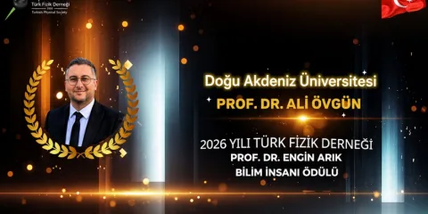 DAÜ Öğretim Üyesi Övgün, Prof. Dr. Engin Arık Bilim İnsanı Ödülünü alırken