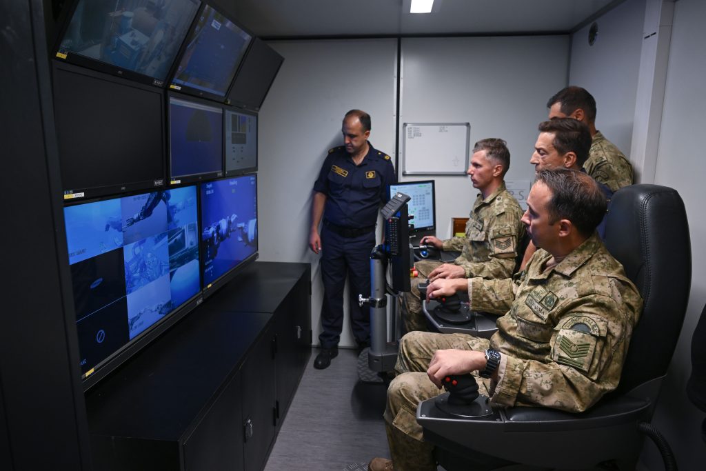 AA, Girne açıklarında batan gemiye ilişkin arama kurtarma çalışmalarını TCG Alemdar'da görüntüledi