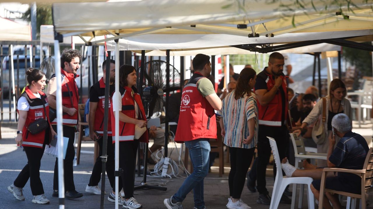 Gemi kazasında yakınlarının haberini bekleyen aileler limanda endişeyle bekleyişini sürdürüyor