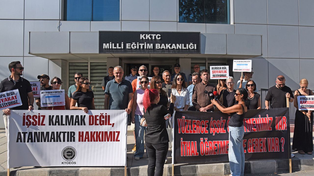 Kamu eğitiminde öğretmen eksikliği tartışmalarını yansıtan görsel — haber başlığına eşlik eden fotoğraf