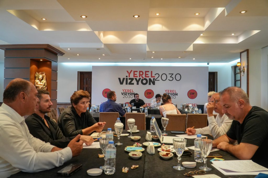 Cumhuriyetçi Türk Partisi’nin “Yerel Yönetim Vizyon 2030” çalıştayına dair masa, konuşma veya etkinlik anı görseli