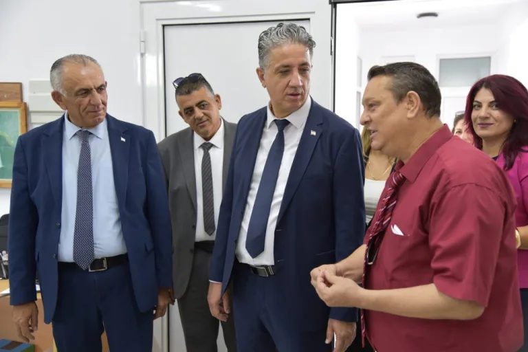Bakan Çavuşoğlu, Çayırova İlkokulu binası açılışında konuşma yapıyor