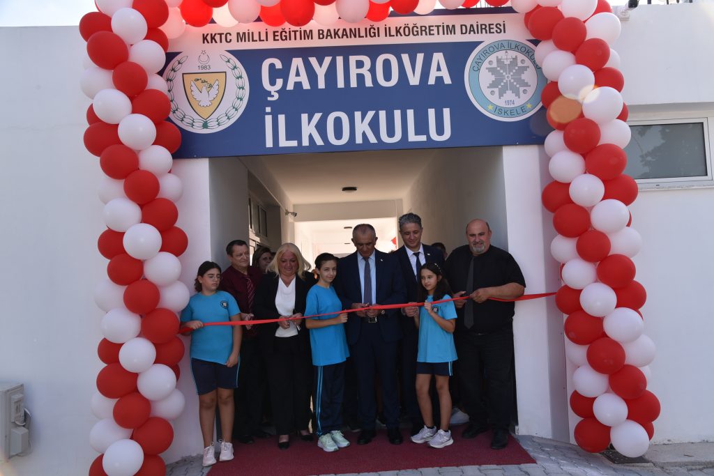İlköğretimde yeni ders yılı başladı. Bakan Çavuşoğlu Çayırova İlkokulu binasının açılışını yaptı