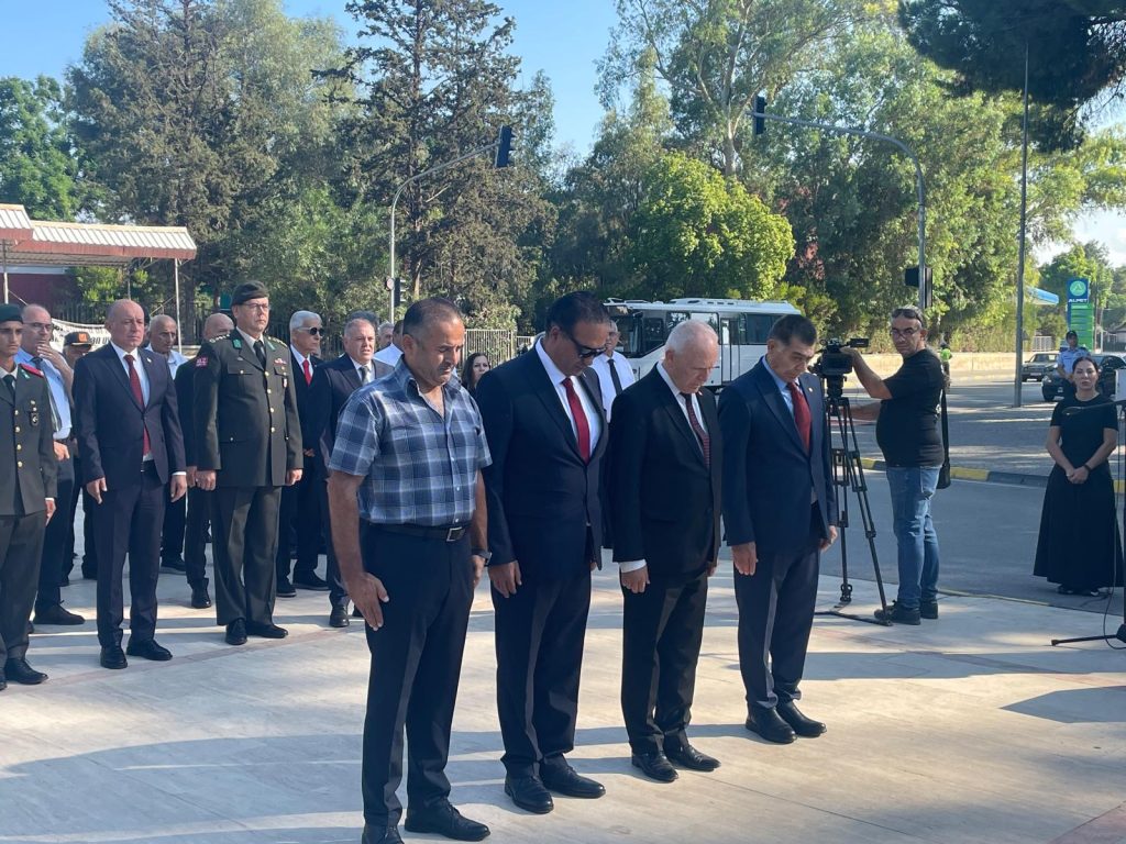 Lefkoşa Atatürk Anıtı önünde düzenlenen 19 Eylül Gaziler Günü töreni