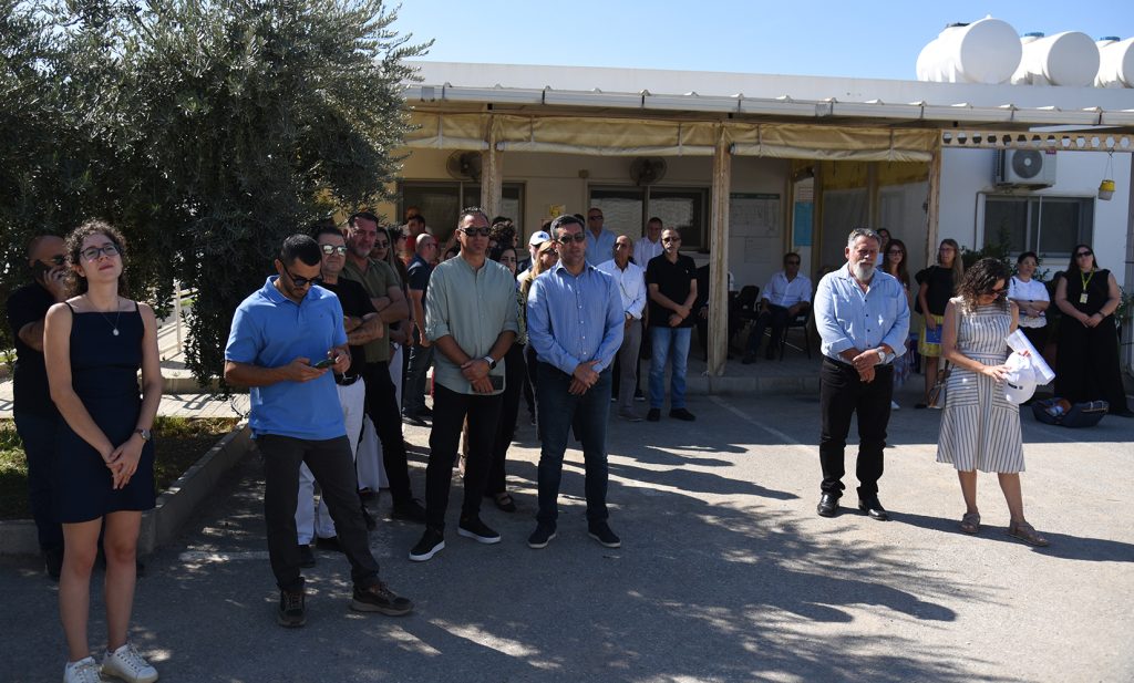 Yeni Lefkoşa Atık Su Arıtma Tesisi’nde kurulu güneş enerjisi panelleri ve tesis yapıları