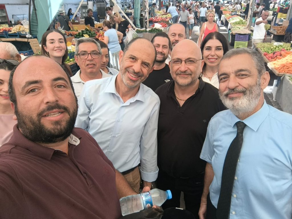 Özersay, Girne Açık Pazarında esnaf ve vatandaşla bir araya geldi