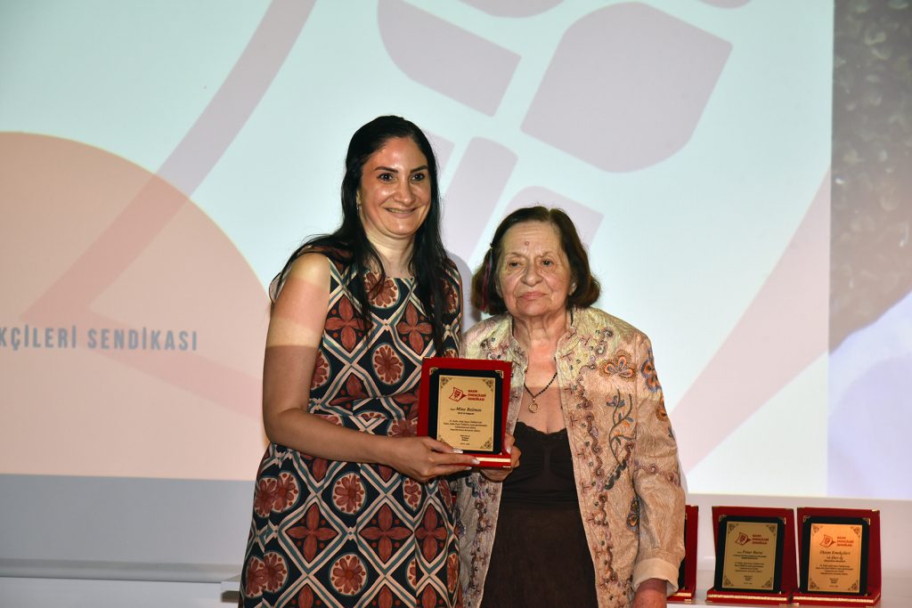 Kutlu Adalı Basın Ödülleri sahiplerini buldu… TAK’tan Cemre Peral Yanıker de ödüle layık görüldü