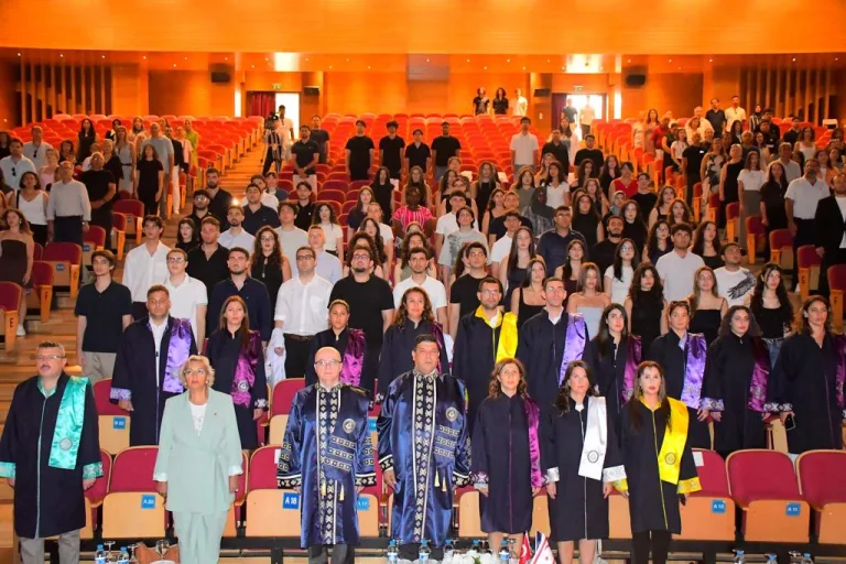 DAÜ Dr. Fazıl Küçük Tıp Fakültesi'nde akademik yıl açılışı ve beyaz önlük töreni katılımcıları