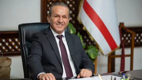 Ataoğlu konuşma yapıyor; Lefkoşa’nın 2027’de gençlik merkezi olacağını vurguluyor