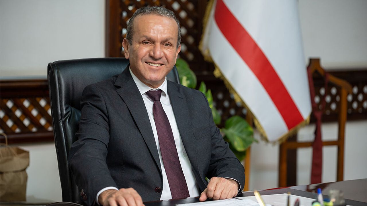 Ataoğlu konuşma yapıyor; Lefkoşa’nın 2027’de gençlik merkezi olacağını vurguluyor