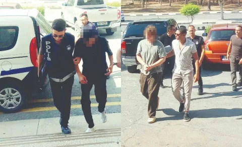 Tutuklanan iki kişi elleri arkada, polis eşliğinde yürütülüyor