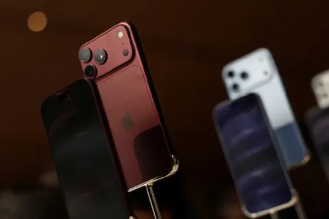 iPhone 18 Pro ve Pro Max ürünleri Türkiye satışa sunulduğunu duyuran tanıtım görseli