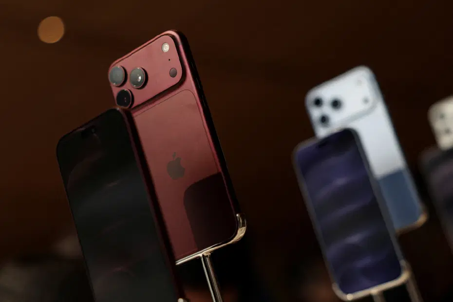 iPhone 18 Pro ve Pro Max ürünleri Türkiye satışa sunulduğunu duyuran tanıtım görseli