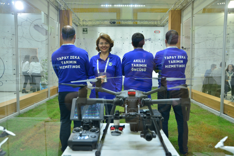 Hektaş, 'akıllı tarım' uygulamalarıyla şimdiden geleceğe hazırlanıyor. Foto: AA