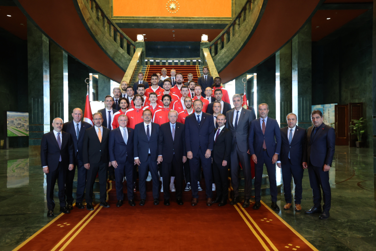 Cumhurbaşkanı Erdoğan 12 Dev Adam'ı kabul etti