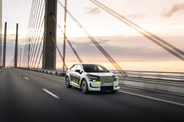 Audi'nin yeni kompakt elektrikli modeli, dış hatları ve aydınlatmasıyla sergilendi