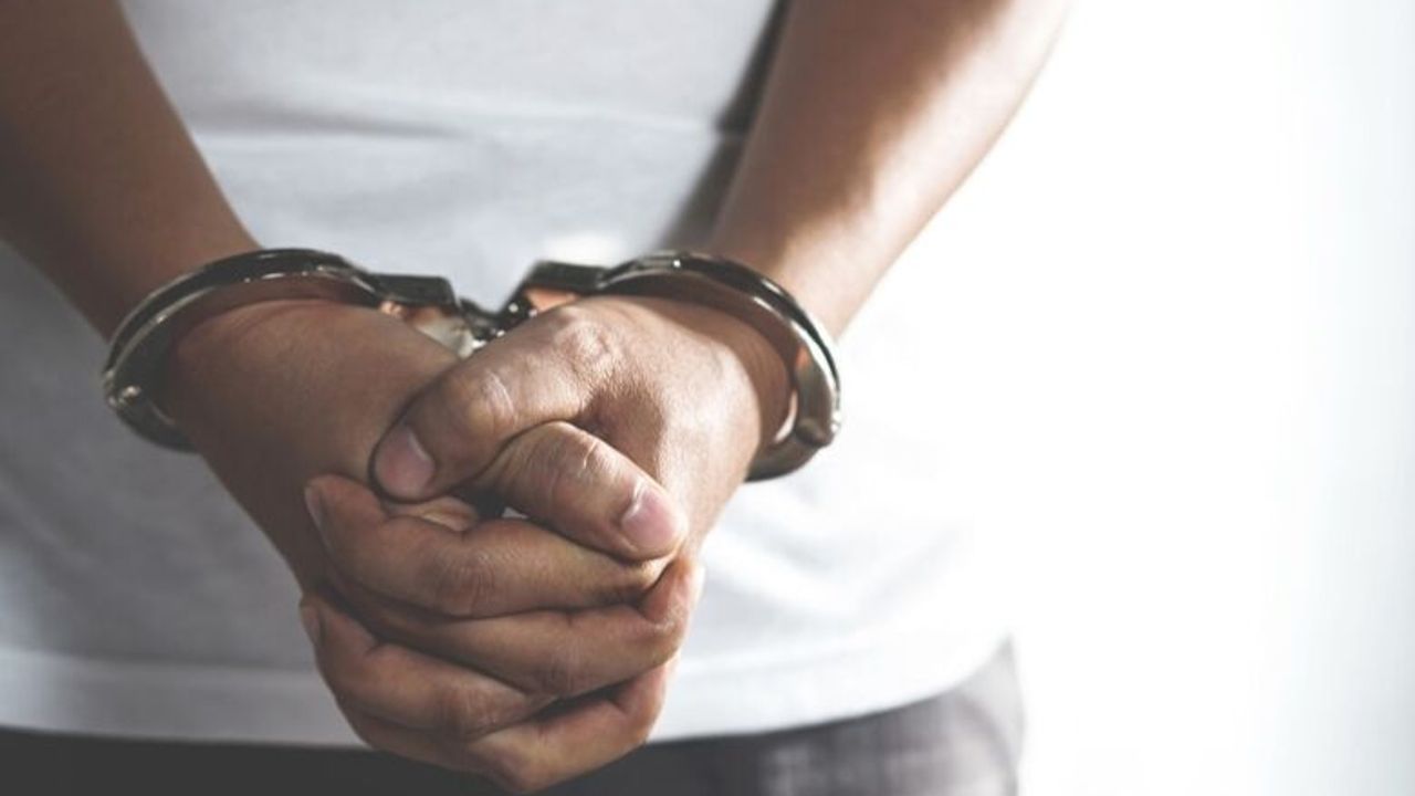 Lefkoşa ve İskele’de iki ayrı hırsızlık olayına ilişkin tutuklanan iki kişiyle ilgili haber görseli