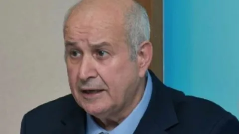 Millî Mücadele Vakfı yetkilileri ve Erhürman arasında görüşme sırasında konuşma anı