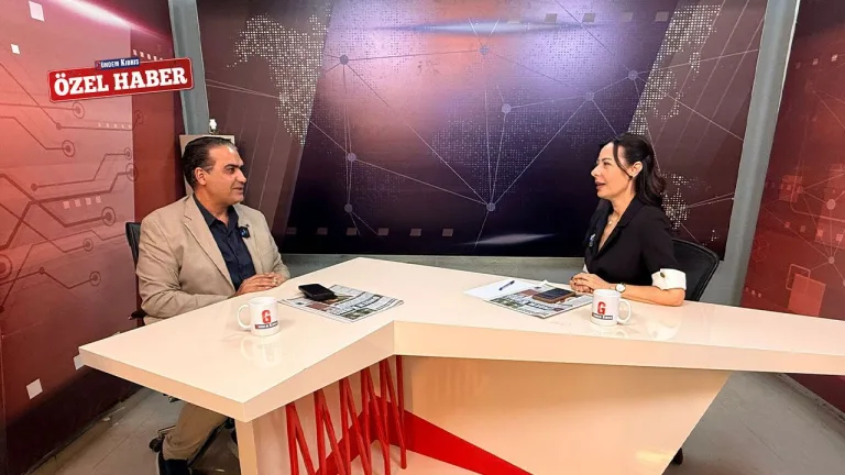 Gardiyanoğlu konuşurken ciddi ifadeyle bakıyor
