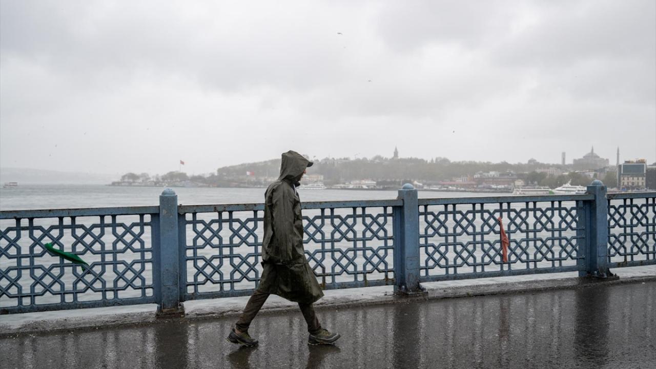 istanbul-yagis-aa-2349077.jpg