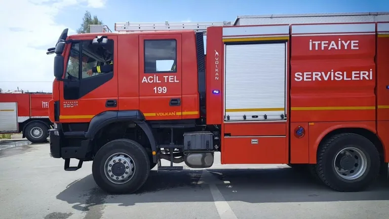 Gazimağusa’da yatakta alevler ve duman, yangın sonrası hasarlı şilte