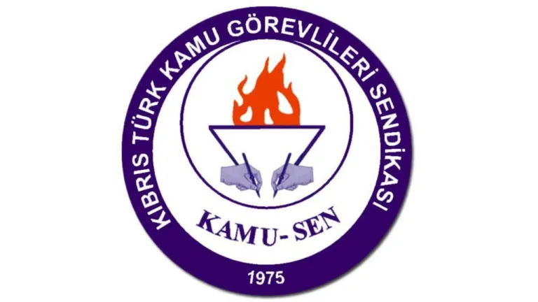 Kamu Emekçileri Sendikaları Konfederasyonu üyeleri, Merkezi Cezaevi önünde grev uyarısı etkinliği düzenliyor