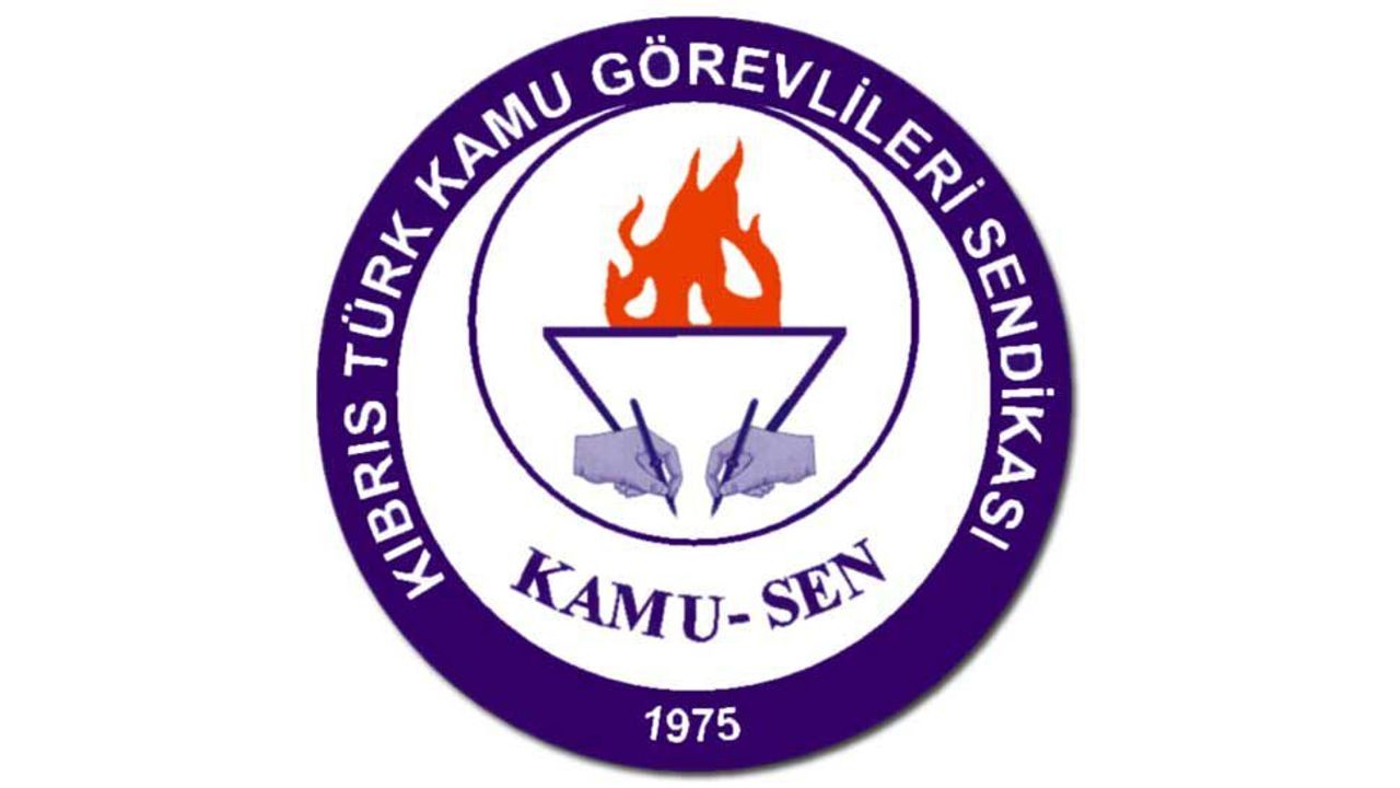 Kamu Emekçileri Sendikaları Konfederasyonu üyeleri, Merkezi Cezaevi önünde grev uyarısı etkinliği düzenliyor