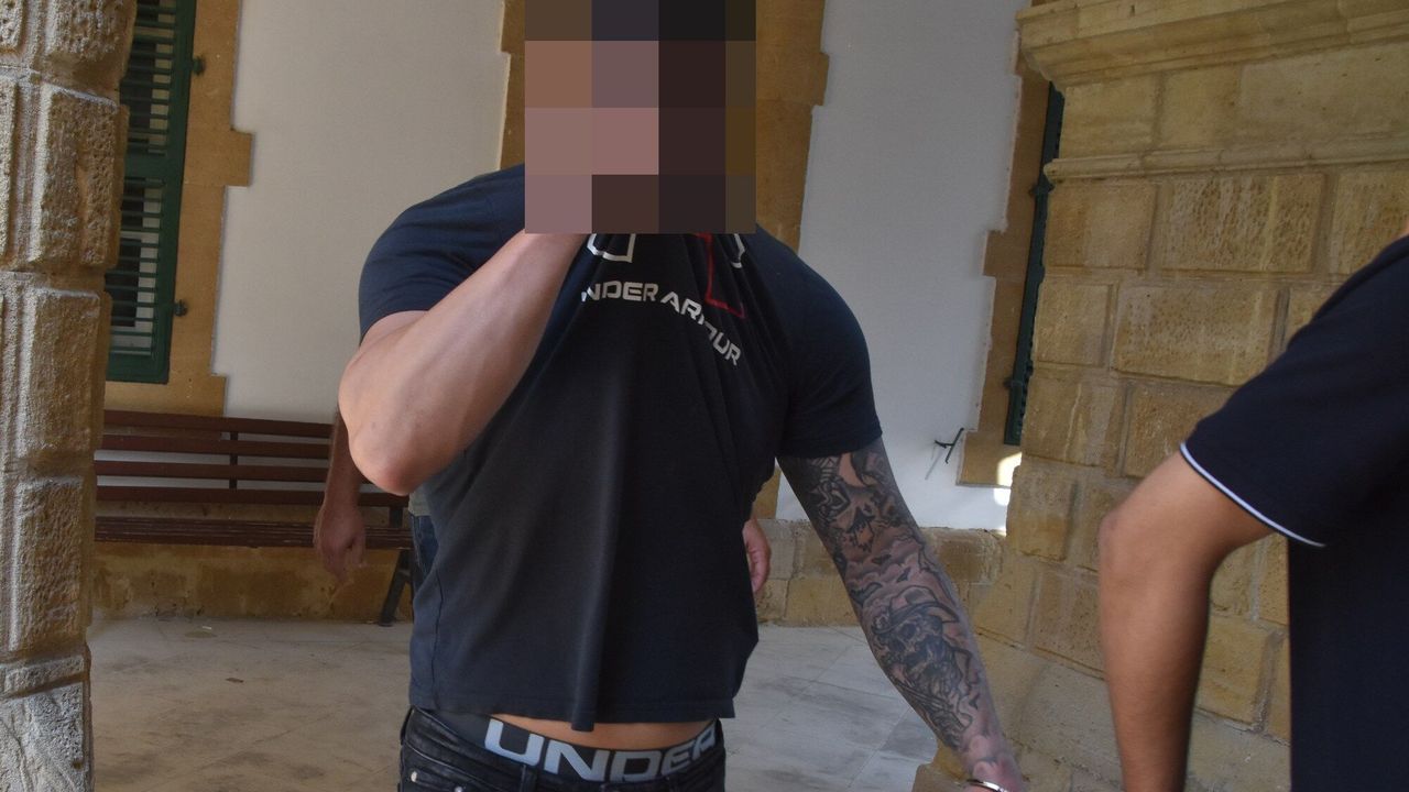 Lefkoşa’da ele geçirilen 2 kilogram uyuşturucuya ilişkin polis incelemesi ve deliller