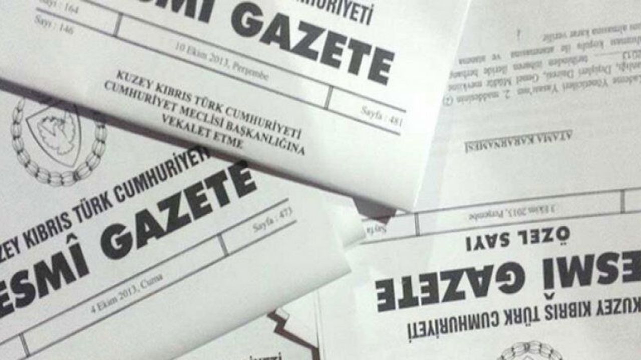 Resmi Gazete'de yayımlanan Arıklı’nın görevden alınmasına ilişkin kararın başlığı ve sayfa görüntüsü