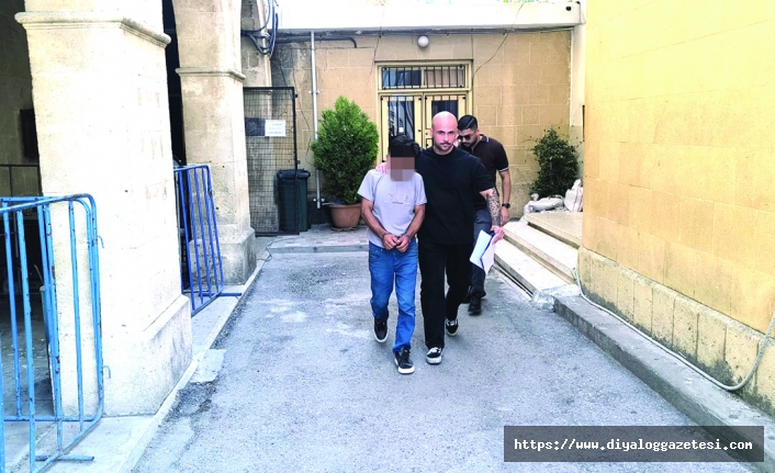 Komşu mahremiyete saygı göstermeyen davranışından dolayı yakalanmış durumda