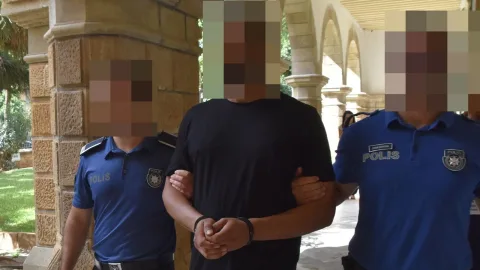 Askeri yasak bölgeyi ihlal eden M.A.U.'nun duruşma salonunda görüntüsü