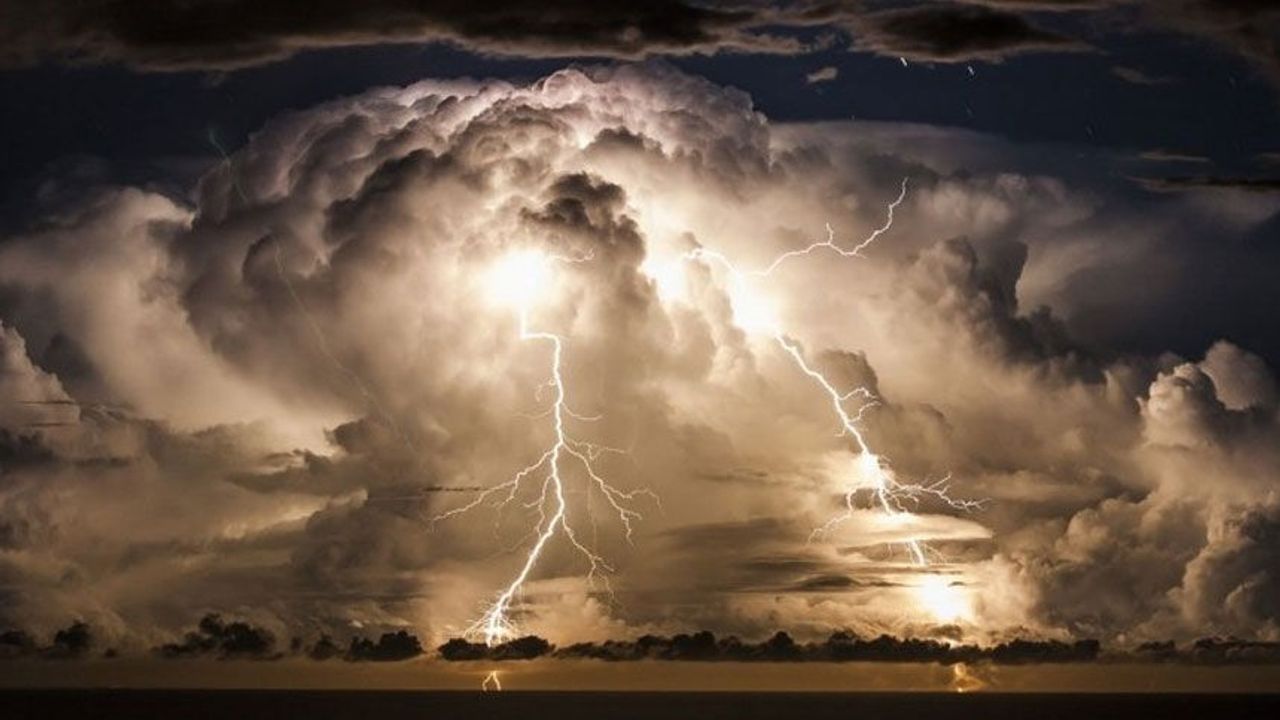 Meteoroloji uyarı pankartı: kuvvetli yağış, sel ve taşkına dikkat çağrısı