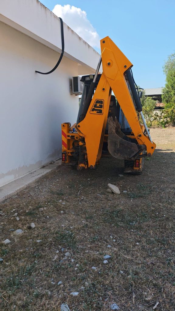 TEL-SEN yetkilileri belediye ve köy muhtarlığına teşekkür ederken (kazı çalışmalarıyla ilgili)