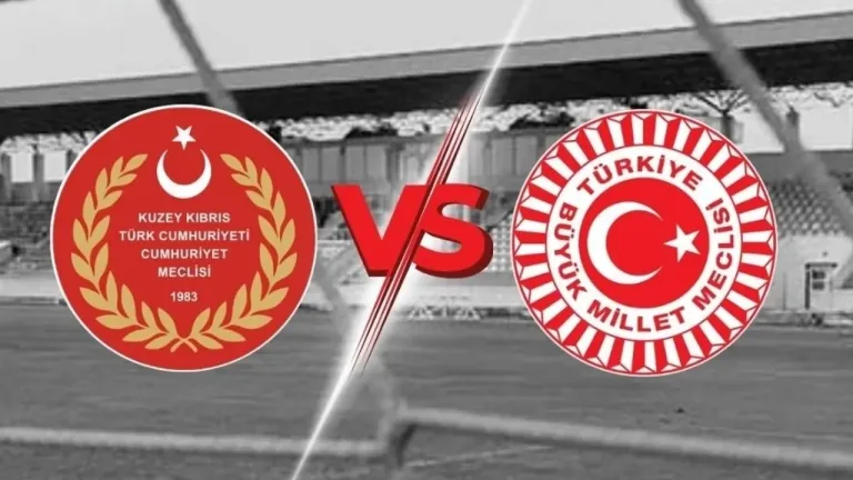 Cumhuriyet Meclisi ve TBMM futbol takımlarının dostluk maçının ertelendiğine dair duyuru yazısı veya stadyum ortamı göstergesi