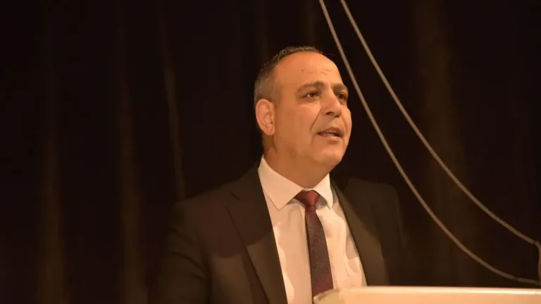 Harmancı konuşurken kadın cinayetlerine dikkat çekiyor