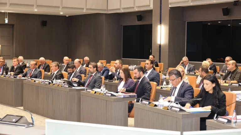 Karma oy uygulamasının kaldırıldığını ve parti içi tercih sisteminin süreceğini belirten haber başlığı