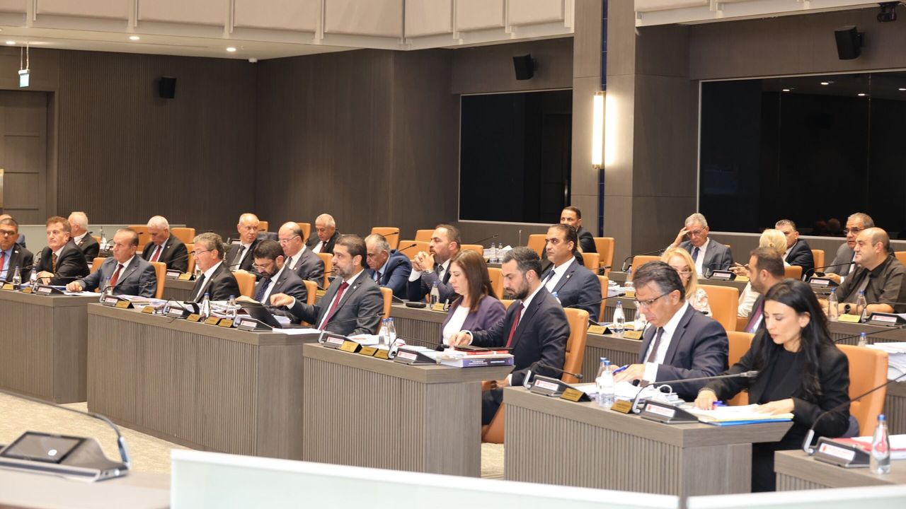 Karma oy uygulamasının kaldırıldığını ve parti içi tercih sisteminin süreceğini belirten haber başlığı