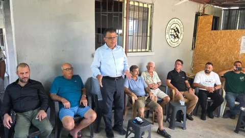 CTP üyeleri Lala Mustafa Paşa Mahallesi’nde yurttaşlarla sohbet ediyor