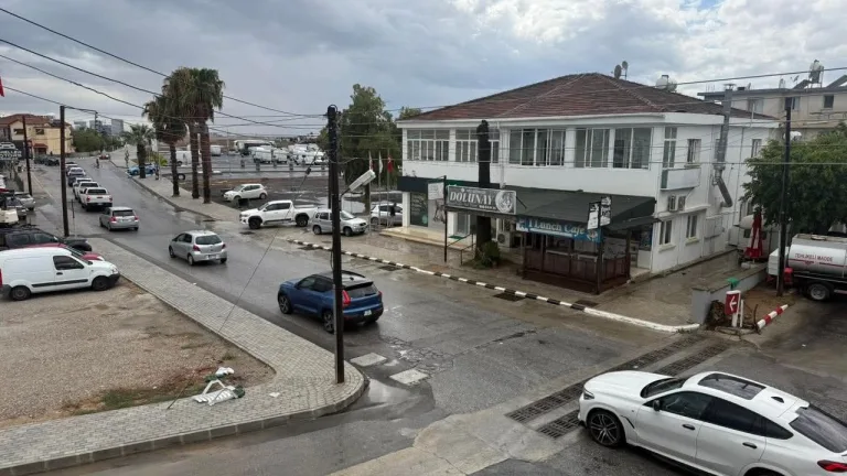 İskele bölgesinde sağanak yağış sonrası devam eden temizlik ve onarım çalışmaları