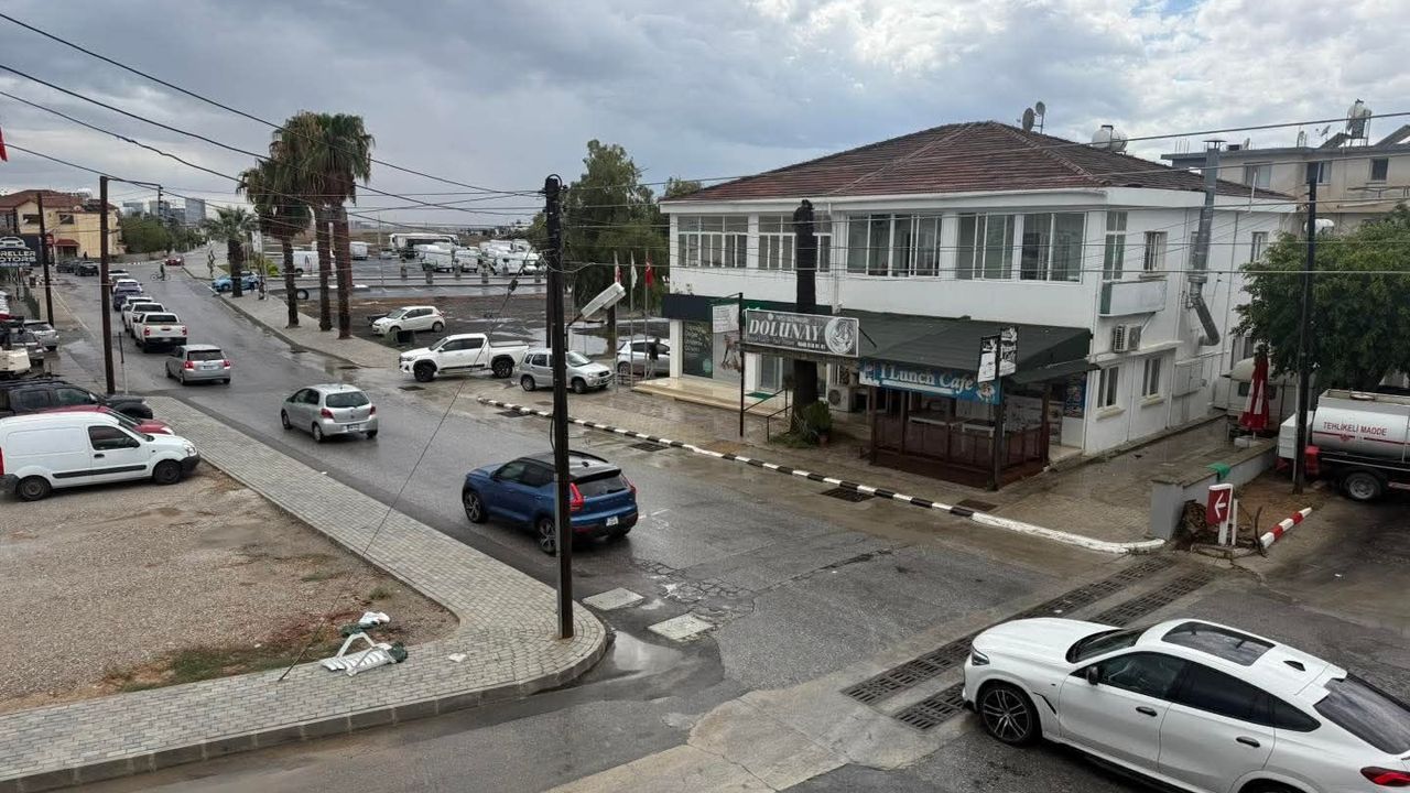 İskele bölgesinde sağanak yağış sonrası devam eden temizlik ve onarım çalışmaları