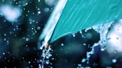 Meteoroloji uyarı metniyle birlikte düşen sıcaklıkları simgeleyen bir hava durumu görseli