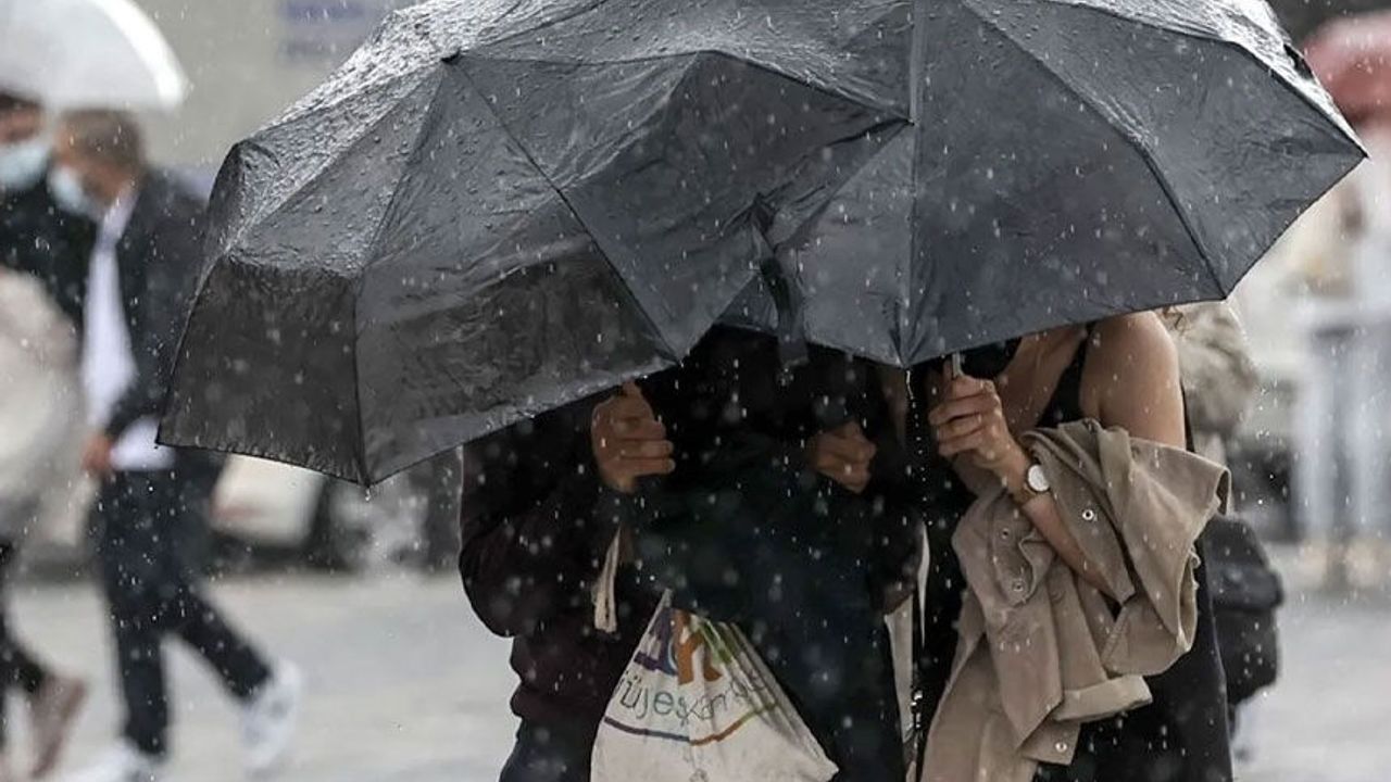Yeni haftada yağmur ve fırtınamsı rüzgar beklendiğini belirten haber başlığı için nötr hava görüntüsü açıklaması