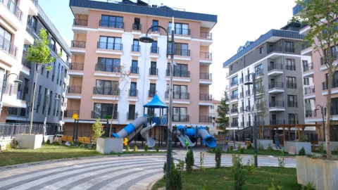 Yarısı Bizden kampanyasını duyuran metin veya afiş, süre uzatıldığını belirten bilgi içerebilir