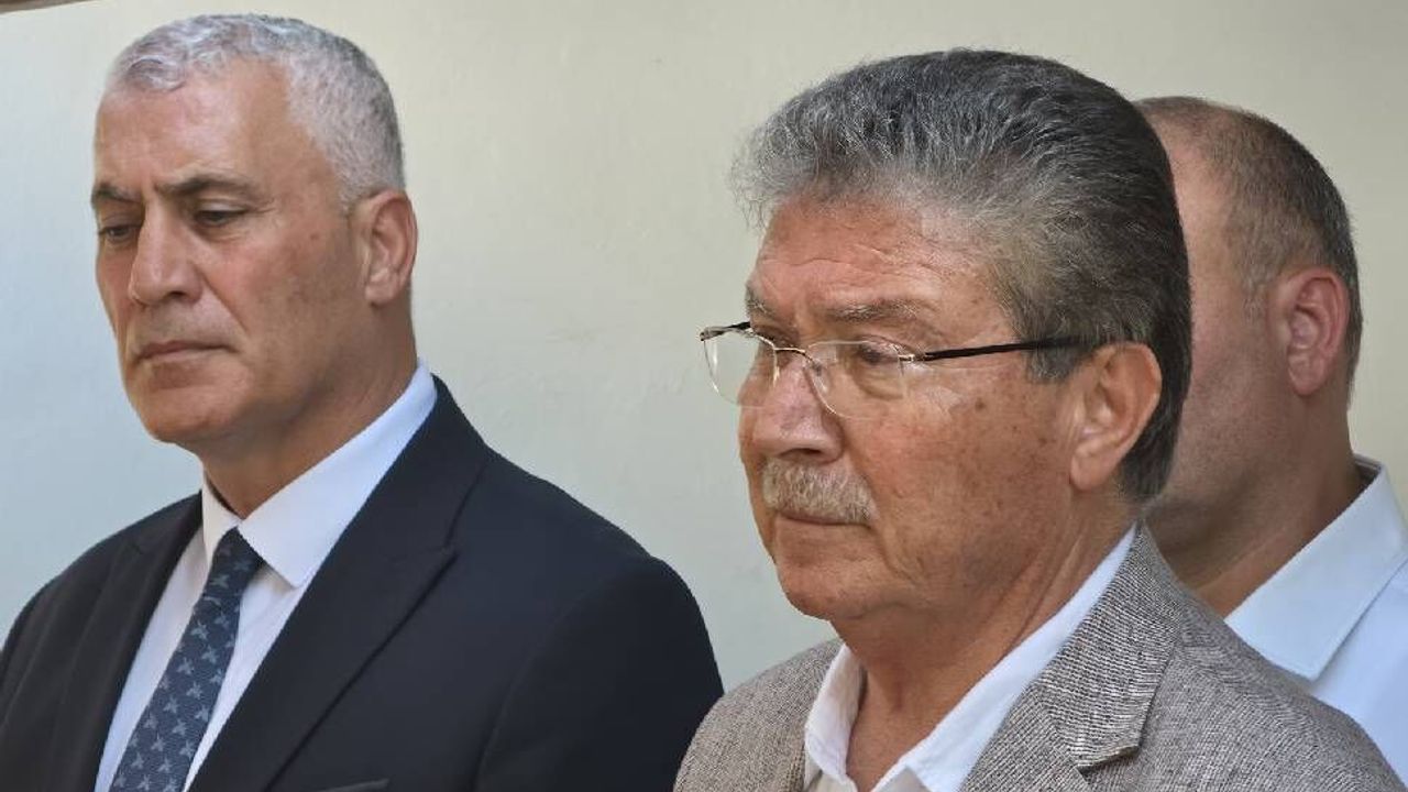 Gemi faciasına ilişkin açıklama yapan yetkililer ve sağlık ekipleri