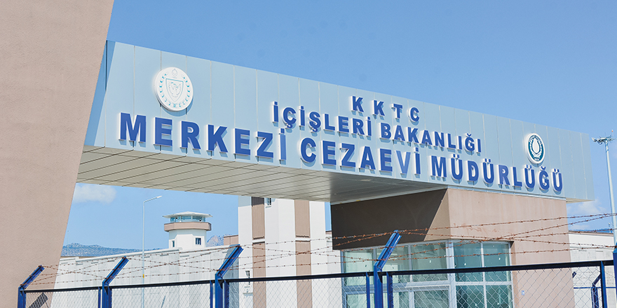 Gardiyanlar Birliği üyeleri cezaevi grevine destek pankartı ve kitle gösterisi