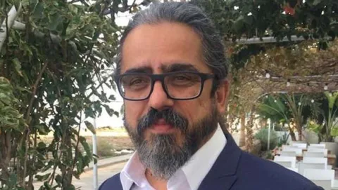 Doç. Dr. Hamit Caner konuşma yaparken dinleyenleri gözlemleyen bir kare