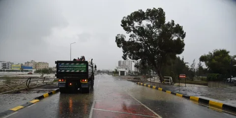 Meteoroloji logosu ve kuvvetli yağış uyarısı metni içeren görsel