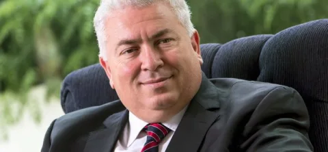 Prof. Dr. Mehmet Çakıcı mikrofon başında konuşuyor, arka planda TDP yazılı pankart