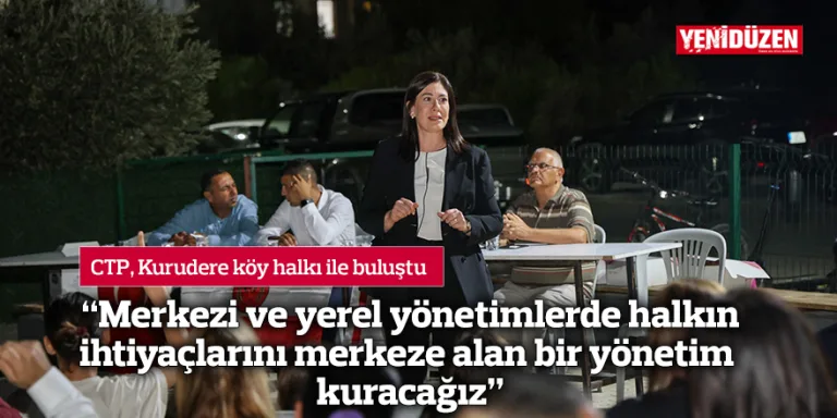 İncirli konuşurken mikrofonlara bakıyor; arka planda parti bayrakları ve toplantı alanı görünüyor olabilir